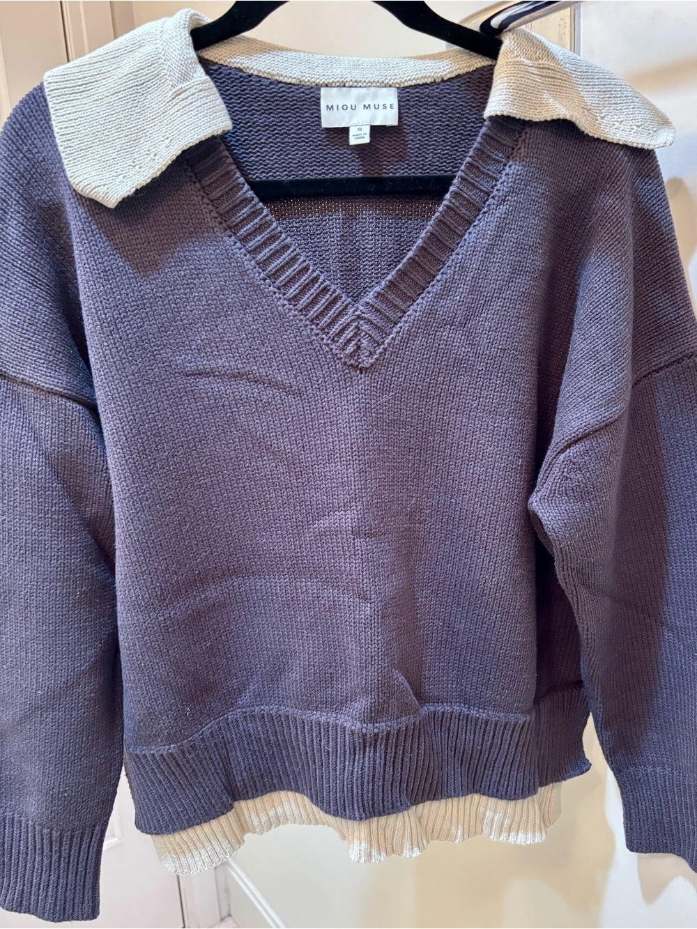 Miou Muse Women's Navy V-Neck Sweater with Cream Collar